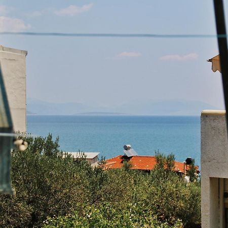 2 Space - Selfcatering Apartment Helen No 7 Xiropigado Exterior foto