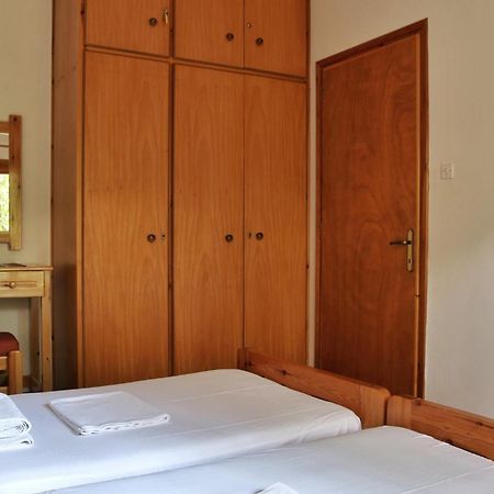 2 Space - Selfcatering Apartment Helen No 7 Xiropigado Exterior foto