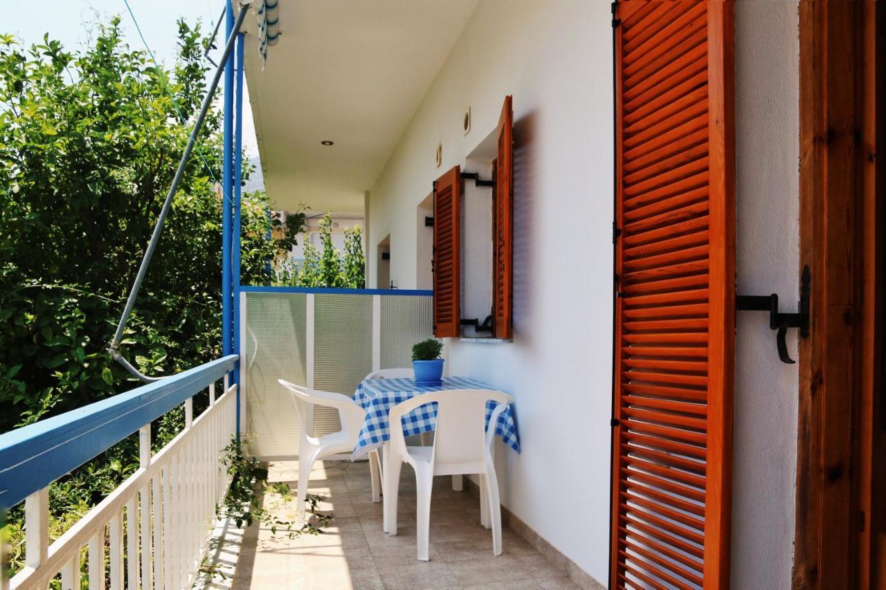 2 Space - Selfcatering Apartment Helen No 7 Xiropigado Exterior foto